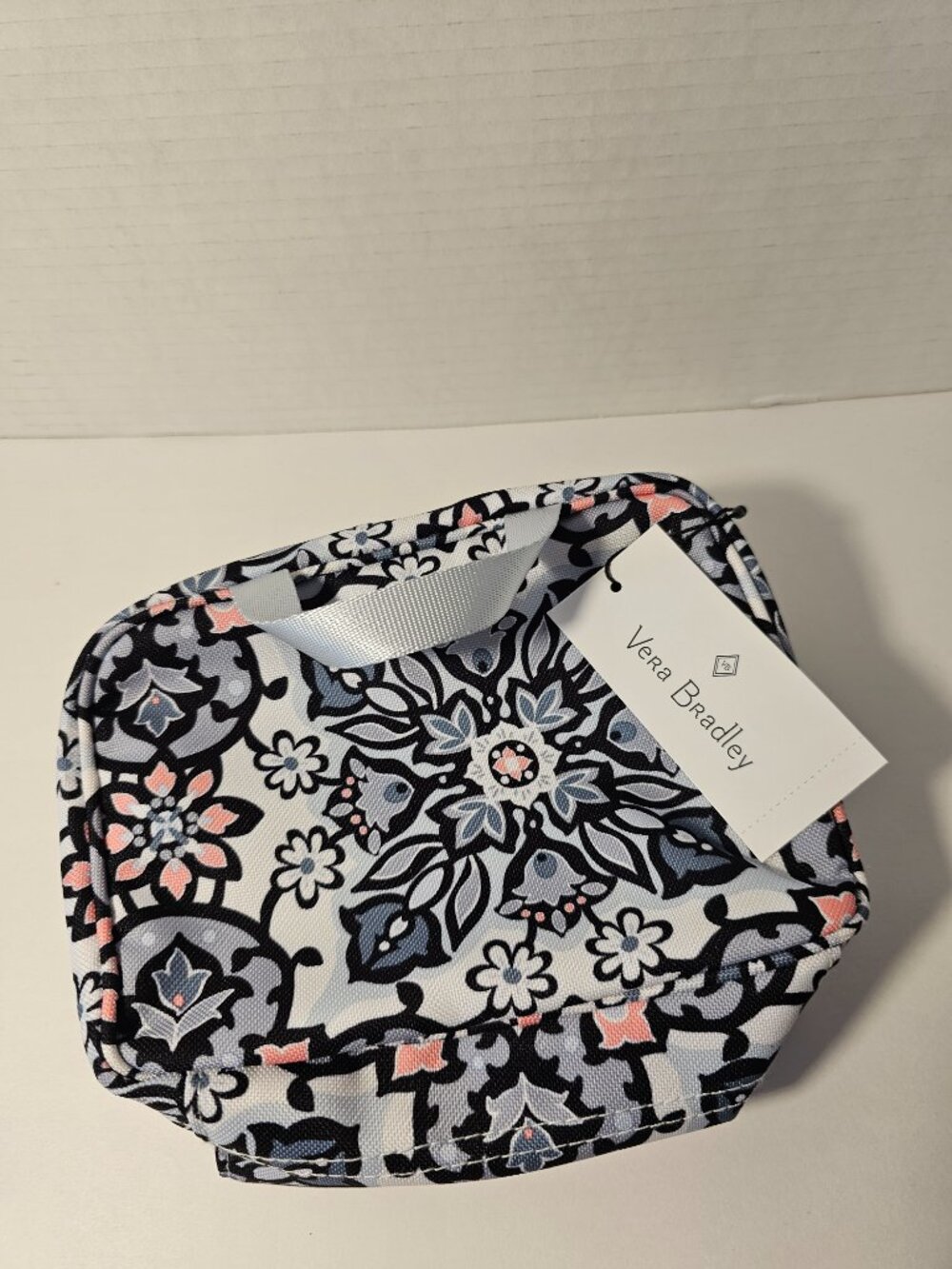 NWT Vera Bradley Lighten Up Mini ZIp-Around Cosmetic Lisbon Medallion Makeup - Picture 2 of 5